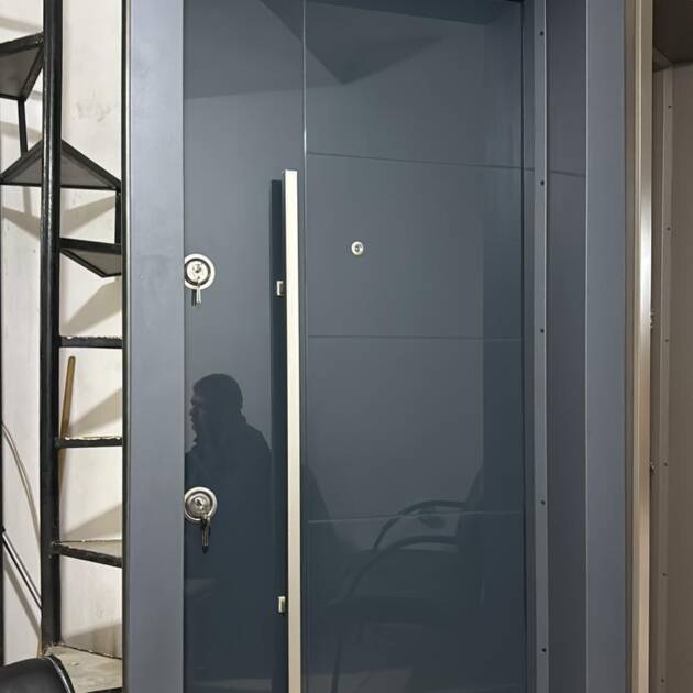 Camlı Beyaz Çelik Kapı Modeli | Antalya Çelik Kapı